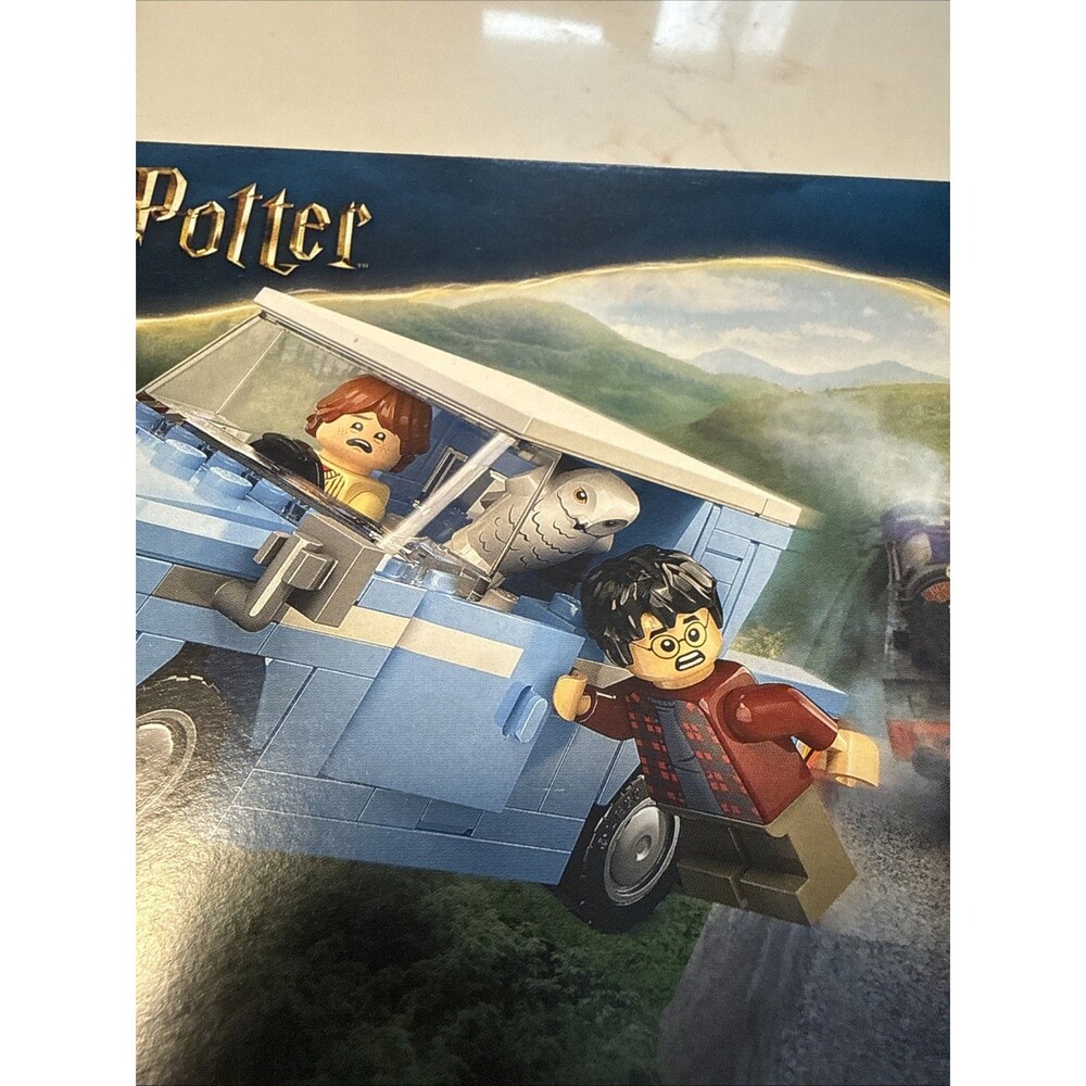 LEGO Harry Potter Flying Ford Anglia Car Toy Set w/ 2 Minifigures - Picture 3 of 6